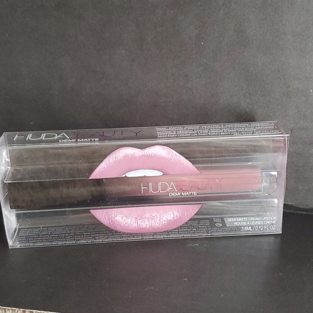 Huda beauty lipstick